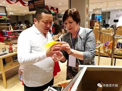 薪火相傳，巧手繪非遺——記哈爾濱市尚威志愿者協會文化志愿者分會參加“哈深哈”麥秸畫展示活動